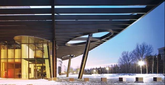 找美術培訓班的好處？室外學習美術的隱患有哪些？